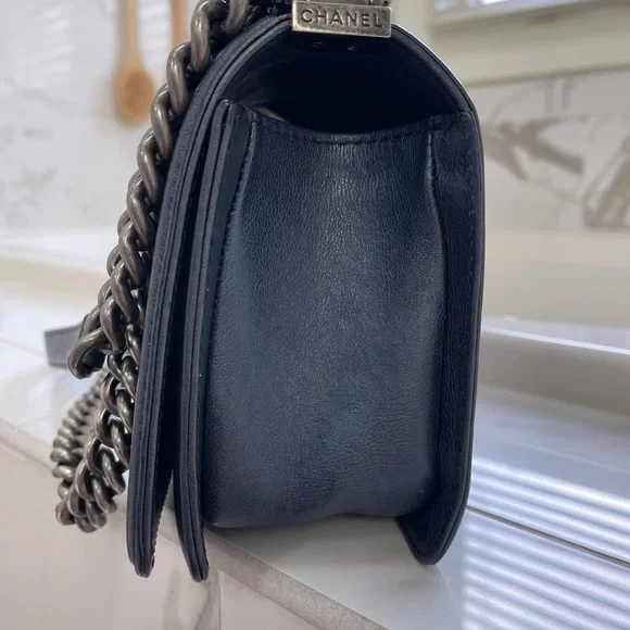 Chanel boy bag medium. - Picture 8 of 13